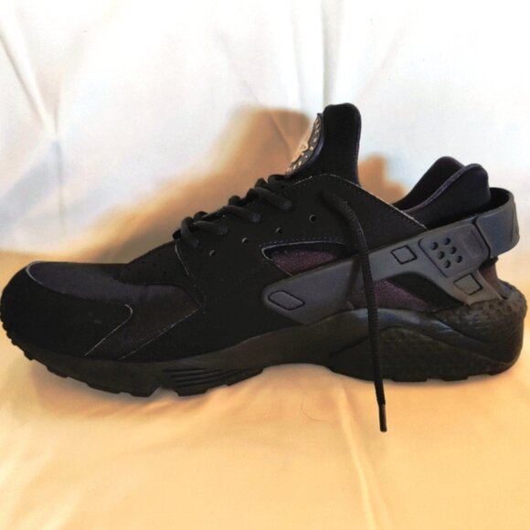 Nike Men\'s 2020 Air Huarache in Suede Triple Black, Size 9.5-10, EUC main image 11